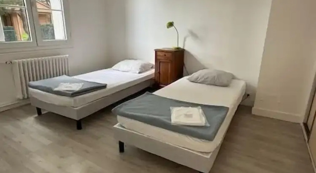 Коттедж с видом на внутренний двор Hebergements le Camp dAuneau - Leboudubout