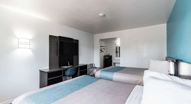 Четырёхместный номер Standard Motel 6 Tampa, FL