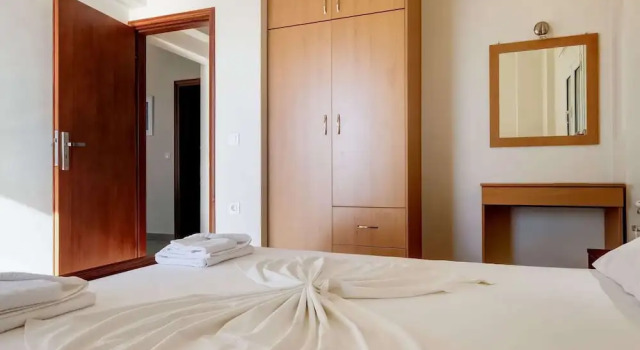 Seaview Studio, 3 Pers Panoramic Seaview in Beautiful Setting, West From Chania