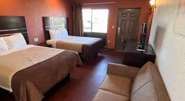 Четырёхместный номер Standard Budget Inn of Okeechobee