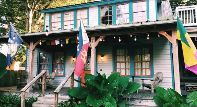 Blue Moon Guest House and Saloon