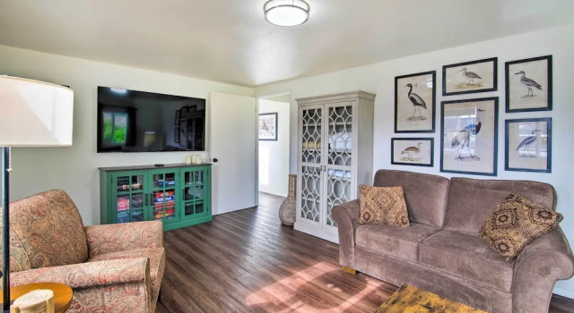 Коттедж North Bend Home w/ Cornhole Court & Putting Green