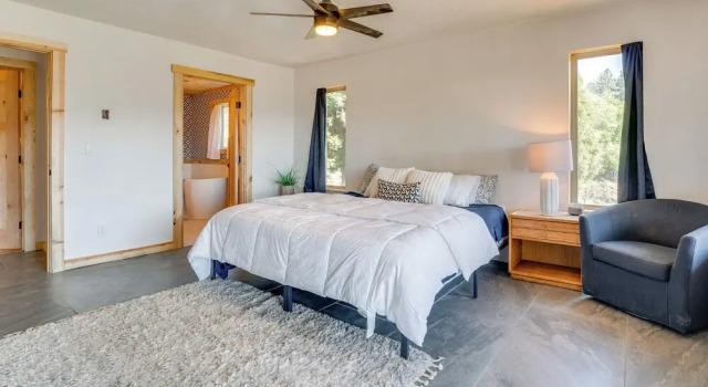 Mtn-view Getaway w/ Spacious Deck in Republic!, Buchen Sie Ferienhaus Republic Washington (state)