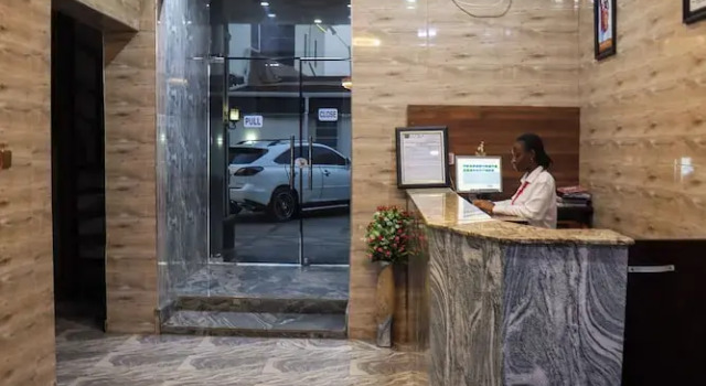 La Villa, Book Villa Billige hoteller i Awka