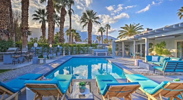 Pet-friendly Palm Springs Escape w/ Heated Pool!, Забронировать Дом для отпуска Палм-Спрингс Coachella Valley, рядом с Desert Regional Medical Center