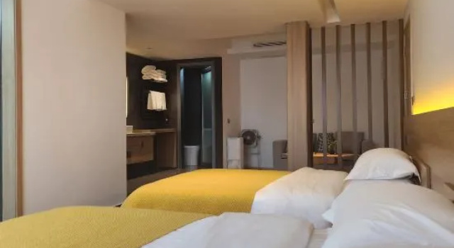 Четырёхместный семейный люкс City Courtyard inn