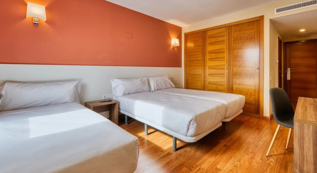 Трёхместный семейный номер Standard Checkin Madrid Móstoles