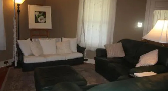 Studio B Guest House, Забронировать Гостевой дом Гостевые дома Фредериксберг, рядом с Винодельня Фредериксбурга, Гостевой дом