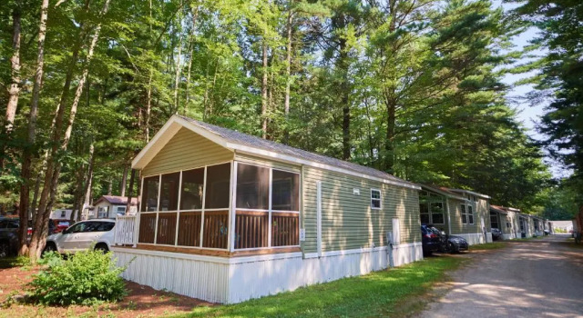 Moody Beach Camping Resort Loft Park Model 12, Varaa Leirintäalue Hotellit New England uima-altaalla, Uima-allas