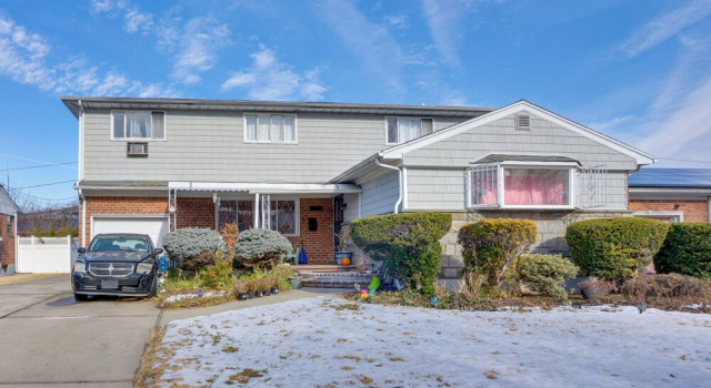 1 Mi to UBS Arena! Pet-friendly Elmont Apartment