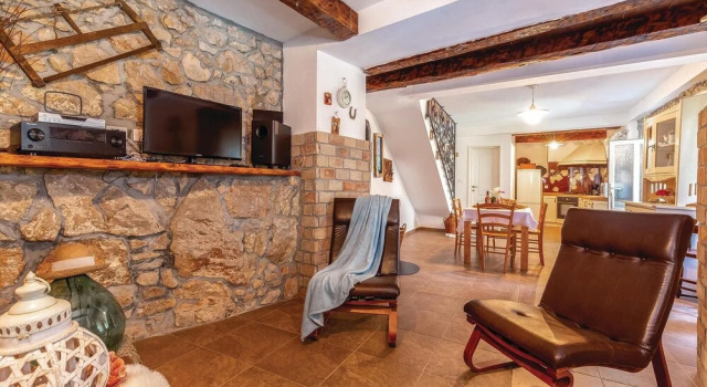Awesome Home In Novi Vinodolski, Забронировать Отель Отели Приморско-Горанской жупания 3 звезды, 3*