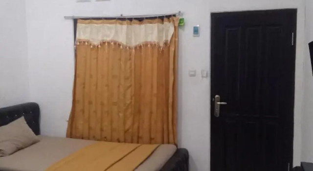 Standard double chambre RedDoorz Syariah At Santana Stasiun Kepanjen
