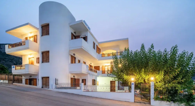 Alta Vista Studios, Prenota Affittacamere Hotel a Peloponneso con parcheggio, Parcheggio