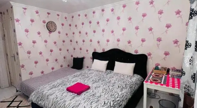 Blue Moon Homestay, Забронировать Отель Бобиньи Seine-Saint-Denis
