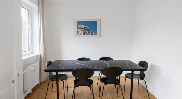 Апартаменты Refurbished 1-bed Close to Metro and Airport