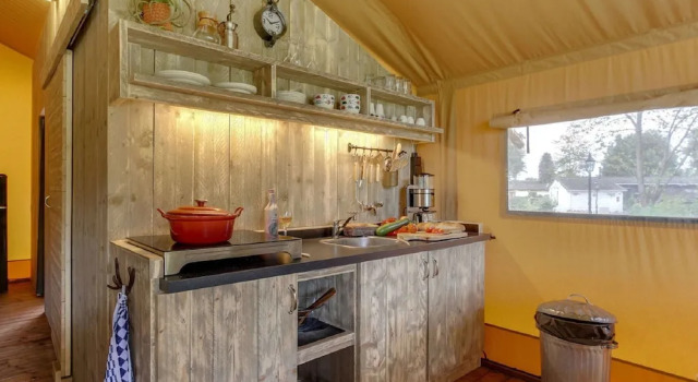 Тент Tent Lodge With Sanitary Facilities at the Bedafse Bergen - Campsite