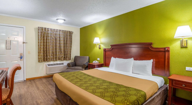 Двухместный номер Standard Rodeway Inn & Suites Fort Jackson