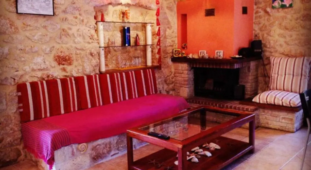 Nikos Stone Guest House, Забронировать Гостевой дом Плитра Cape Malea, рядом с Пляж Plitra