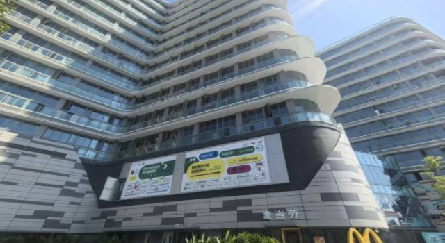 Oscar·ing Future Print Light Stay (Guangzhou Olympic Sports Center Huangcun Metro Station Branch)
