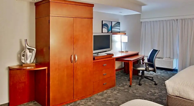 Люкс Courtyard by Marriott Clarksville