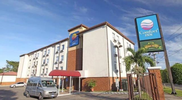 Люкс Comfort Inn Real San Miguel