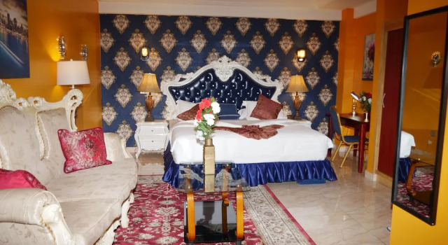Номер Executive Marriot Metropolitan Hotel