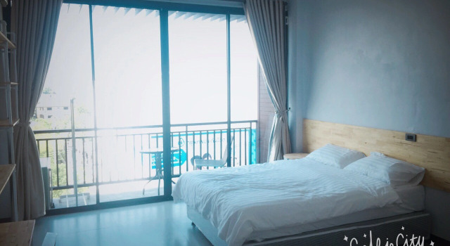 Кровать в общем номере Rinrada Loft Resident