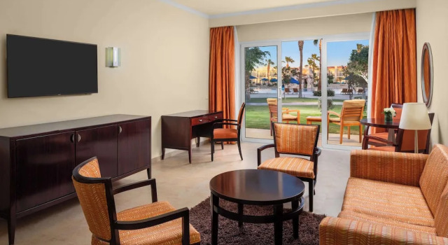 Двухместный люкс Mountainside Deluxe с видом на бассейн DoubleTree by Hilton Sharm El Sheikh Sharm Bay