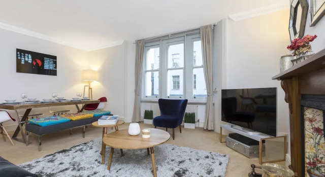 Club Living - Baker Street Apartments