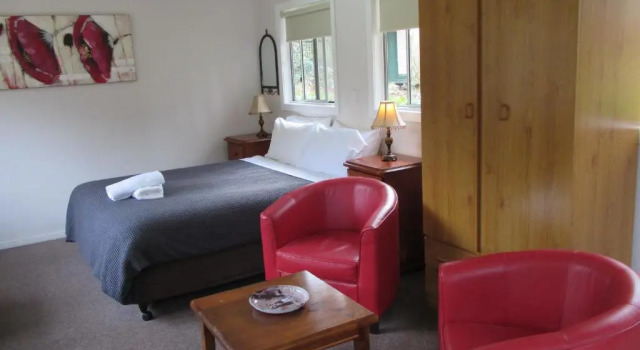 Alpine Riverside Cottages, Book Hotel Porepunkah Victorian High Country