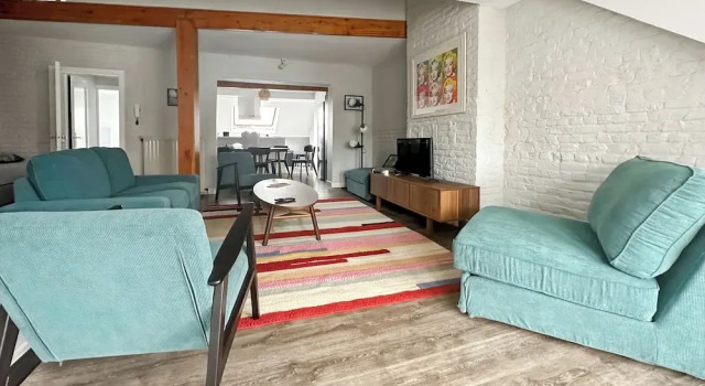 Charming Entire Duplex Apartment for 5 in Saint-gilles,, Prenota Appartamento Hotel a Flanders con parcheggio, Parcheggio