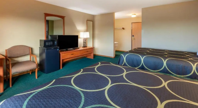 Четырёхместный номер Standard Super 8 by Wyndham Berlin WI