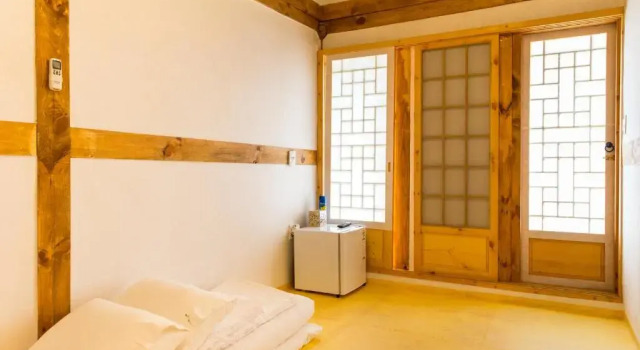Gaeunchae Hanok Guesthouse Jeonju, Забронировать Отель Чонджу Чолла-Пукто, рядом с Конфуцианская школа хянгё в Чонджу