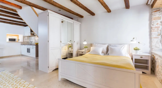 DeAmicis Studios by Irundo, Забронировать Апартаменты/квартира Ровинь Rovinj Riviera, рядом с Пристань для яхт Ровиня