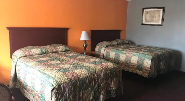 Четырёхместный номер Standard Express Inn - Bay City