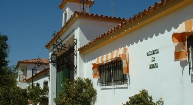 Cortijo de Frías, Book Hotel Cabra Madrid