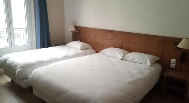 Трёхместный номер Standard Hôtel De La Perdrix Rouge