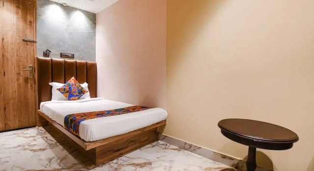 Номер Deluxe FabHotel Prime Krishna Regency - Nr Krishnanagar Bus Stand