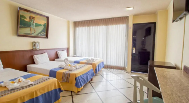 Трёхместный номер Standard Hotel Ambassador Mérida