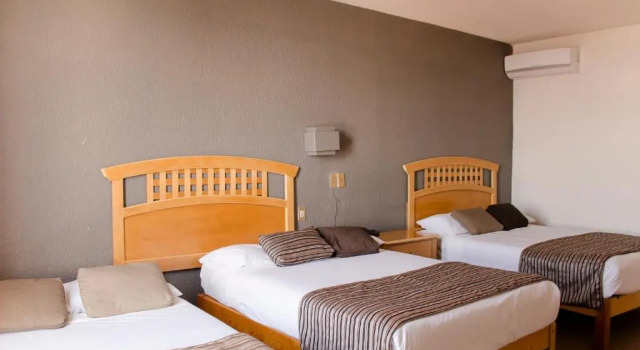 Трёхместный номер Standard Hotel El Monte