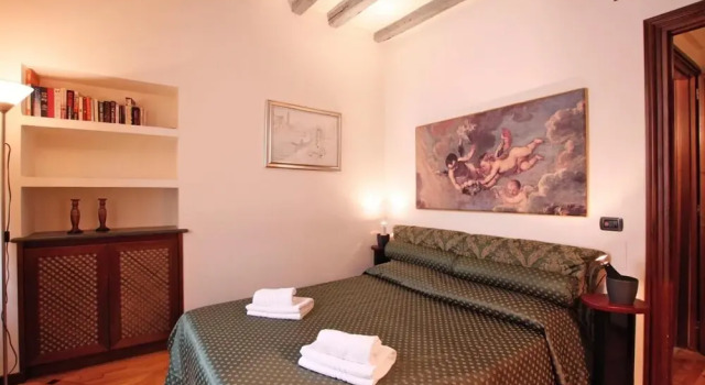 Greci in Rome With 3 Bedrooms and 3 Bathrooms, Prenota Hotel Spagna Roma