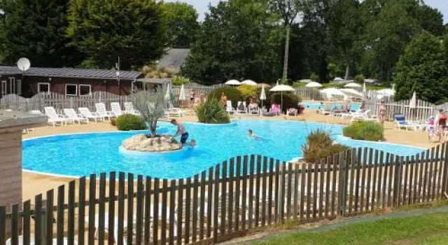 Camping du Quinquis, Book Campground Hotels in Brittany with a Pool, Swimming Pool