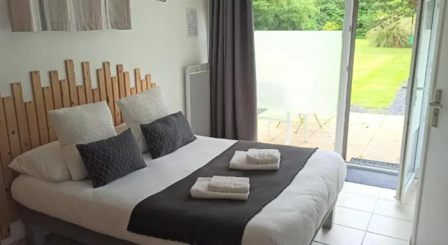 Двухместный номер Comfort Logis Hôtel La Rosière----Situé entre BAYEUX et ARROMANCHES