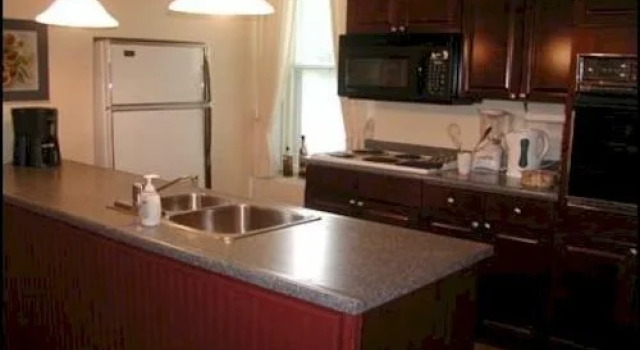 Suites on West Mary, Book Hotel Picton Prince Edward