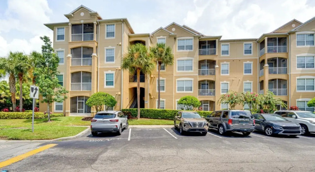 4 Mi to Disney: Family-friendly Resort Getaway!