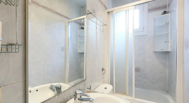 Sants-Montjuic Almeria - Two Bedroom, Забронировать Отель Сантс-Монжуик Оспиталет-де-Льобрегат, рядом с Санта Эулалия