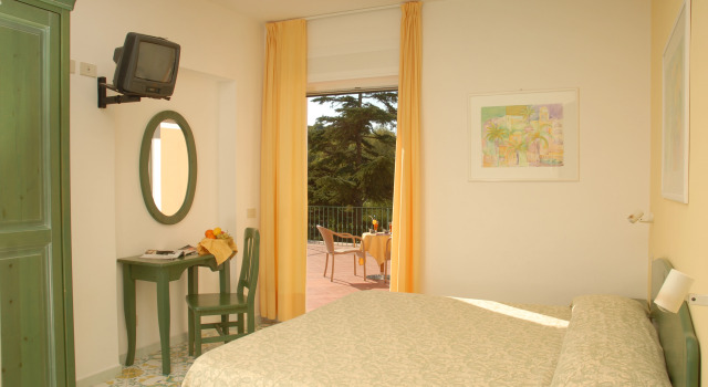 La Pergola & Villa Flavio, Varaa Villa Hotellit Ischia uima-altaalla, Uima-allas