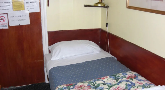 Одноместный номер Standard Albany Hotel