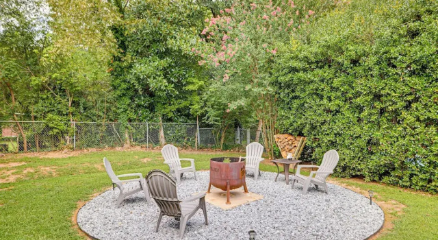 Коттедж Families Welcome, Fenced Yard: Inviting Greer Home
