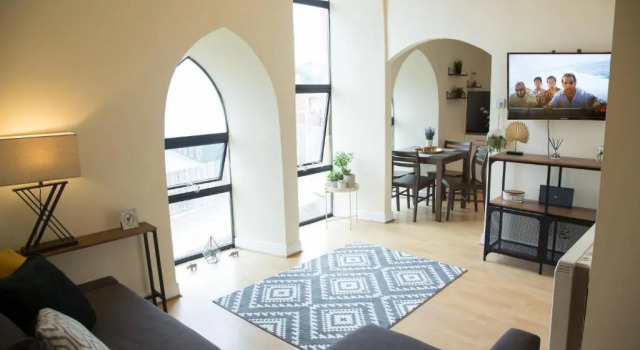 Central Penthouse in Converted Church - Free parking - Free WiFi
